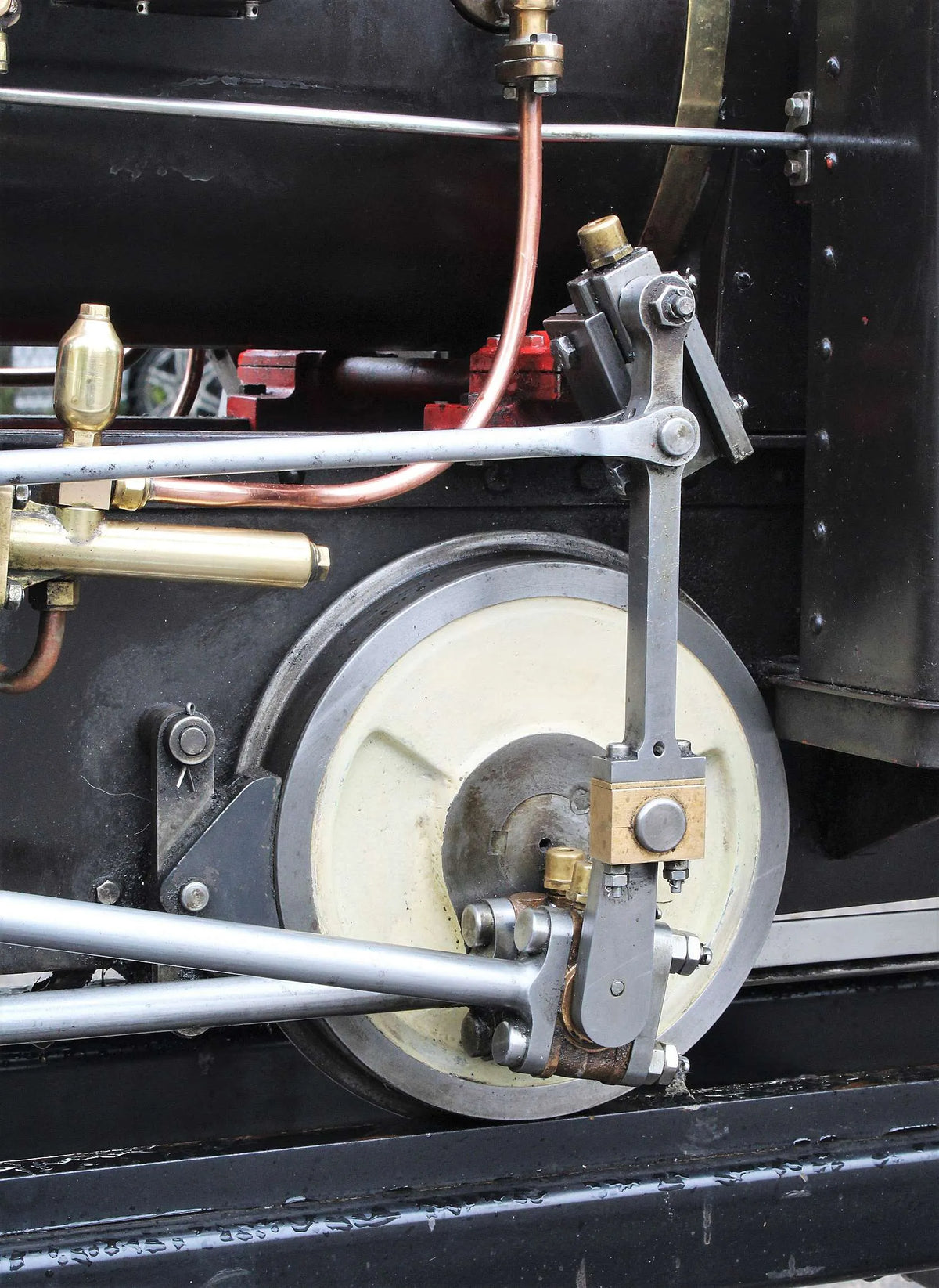 7 1/4 inch gauge "Wren" 0-4-0ST with slate wagon