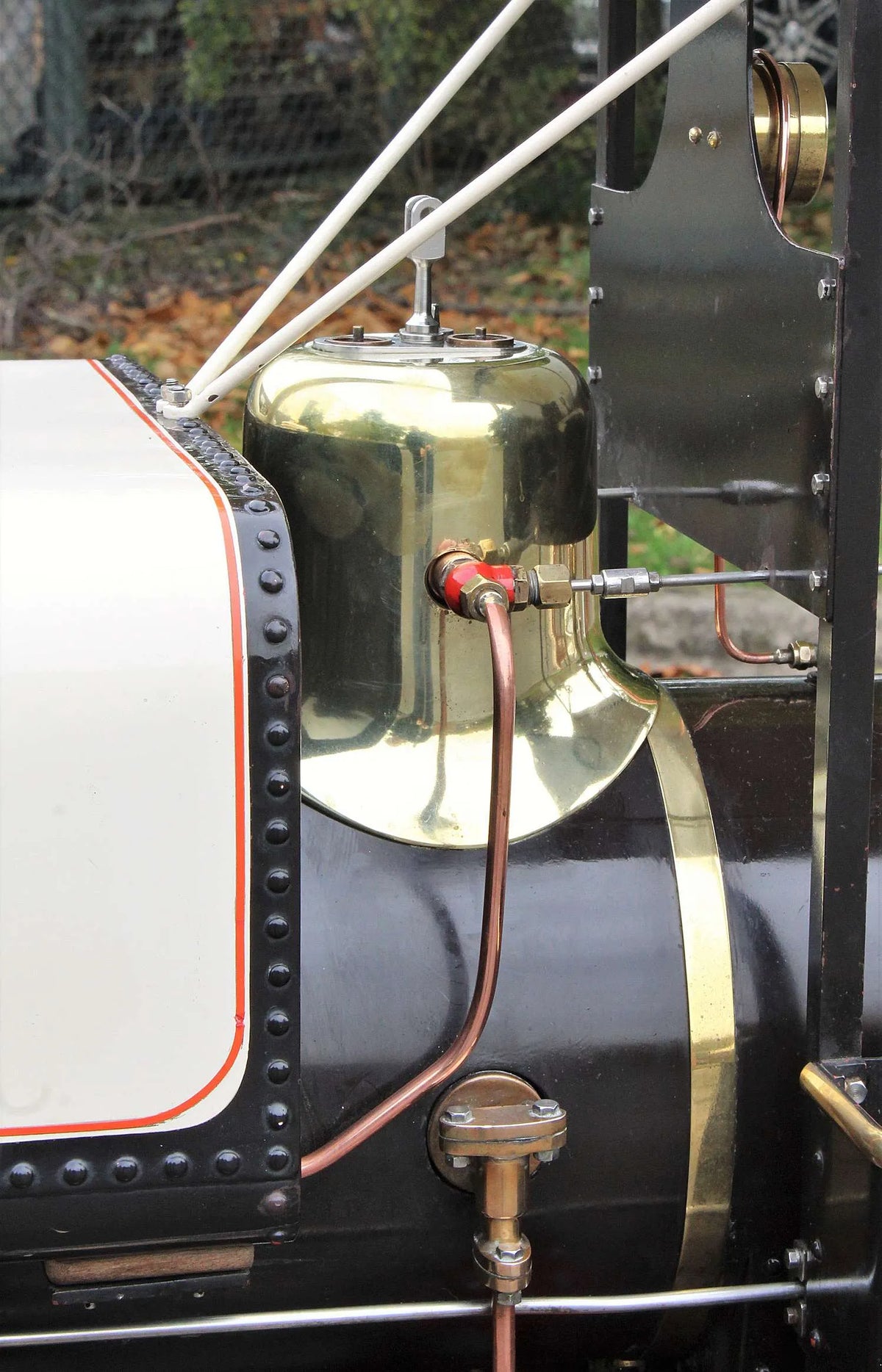 7 1/4 inch gauge "Wren" 0-4-0ST with slate wagon