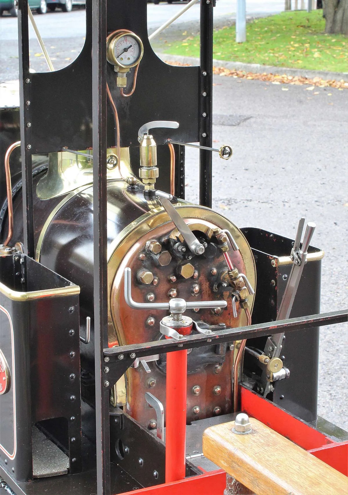 7 1/4 inch gauge "Wren" 0-4-0ST with slate wagon