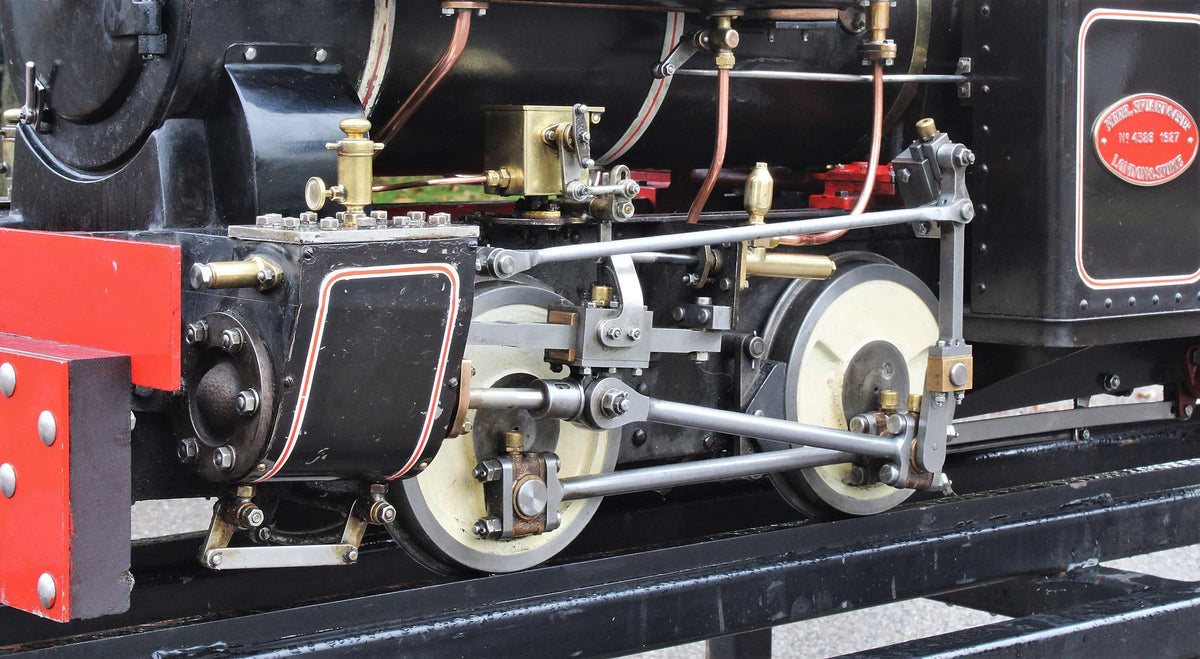 7 1/4 inch gauge "Wren" 0-4-0ST with slate wagon