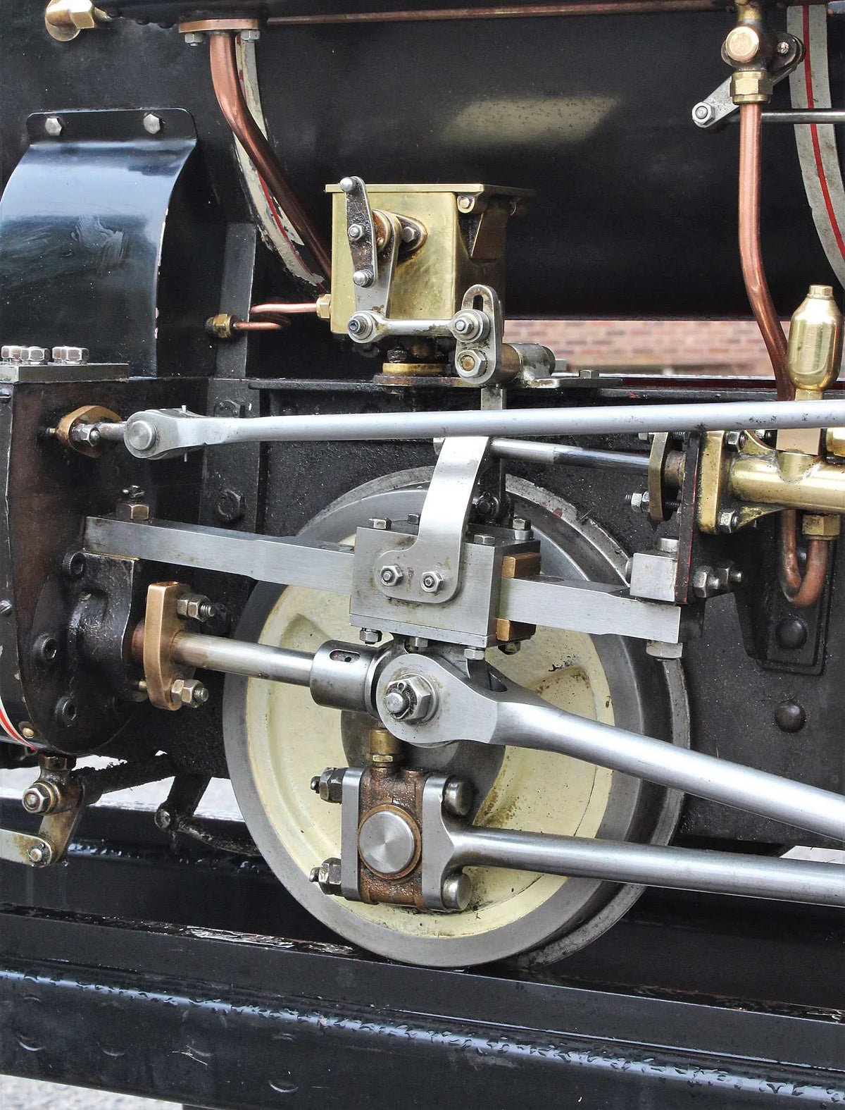 7 1/4 inch gauge "Wren" 0-4-0ST with slate wagon