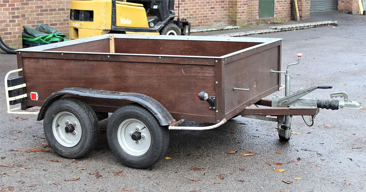 Four wheel road trailer