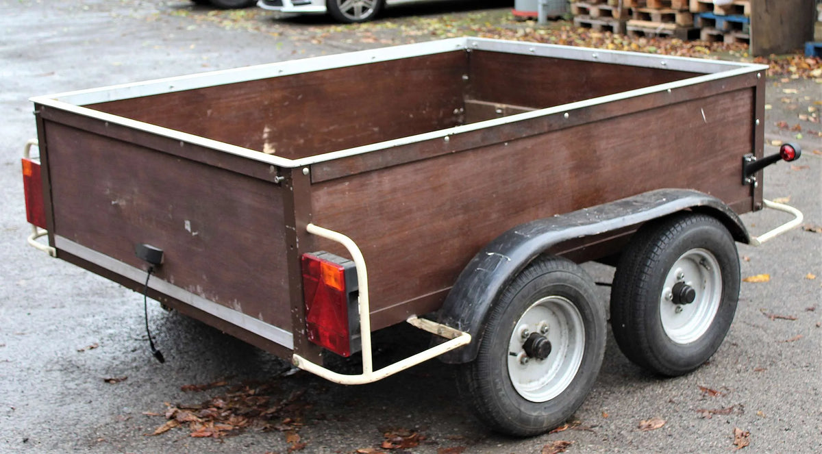 Four wheel road trailer