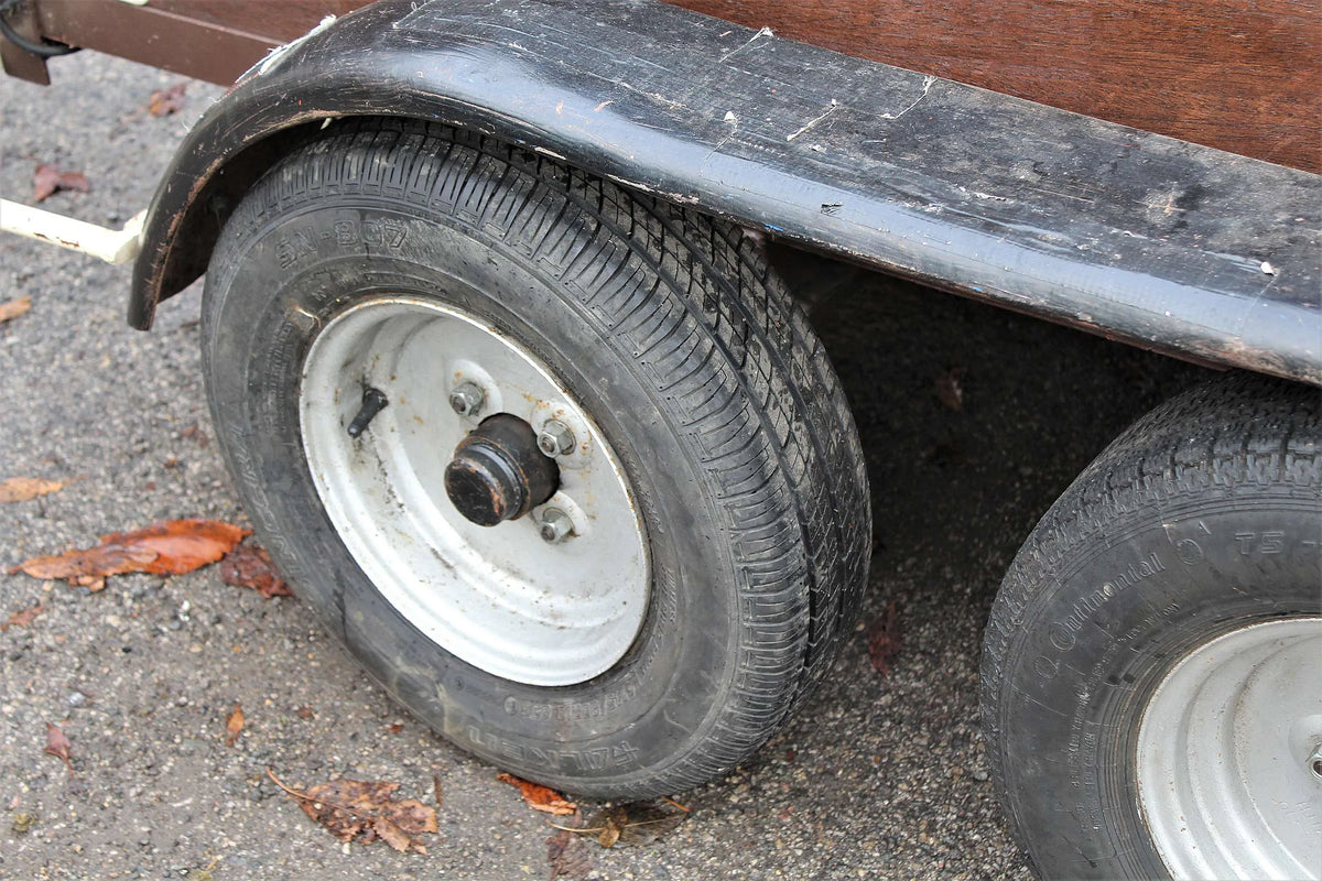 Four wheel road trailer