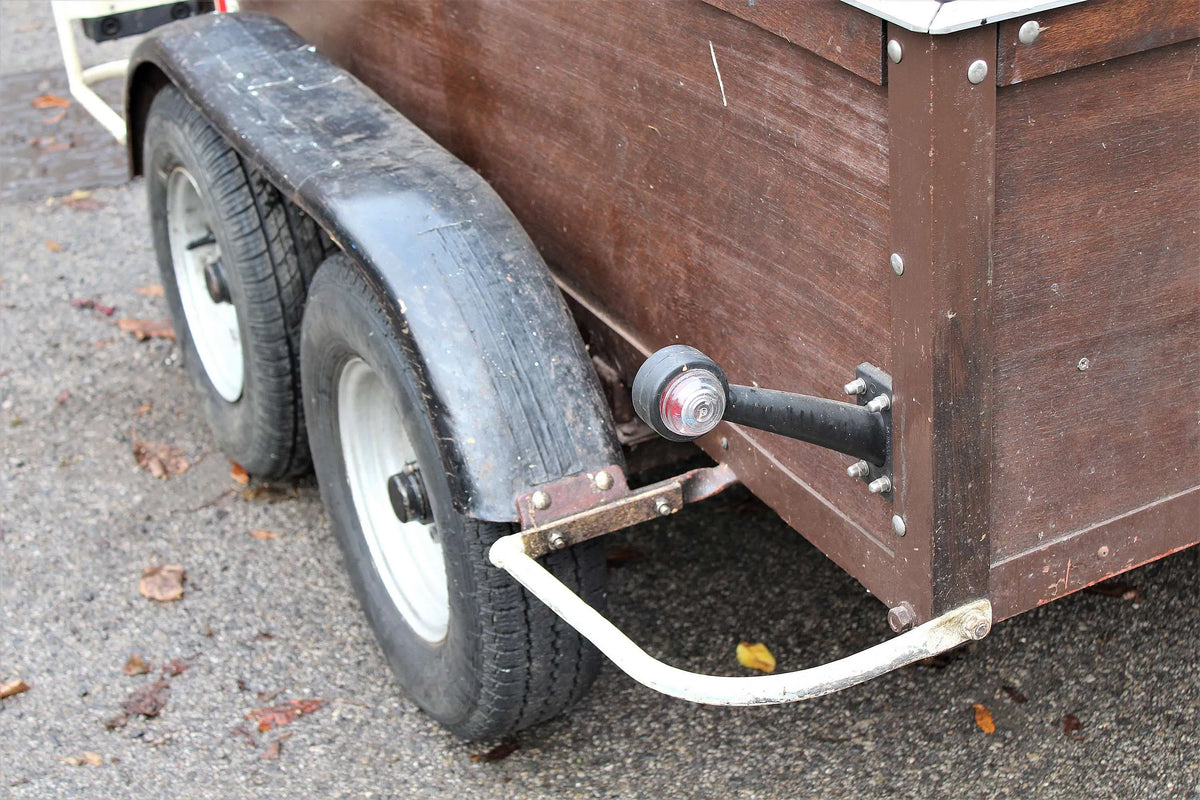 Four wheel road trailer