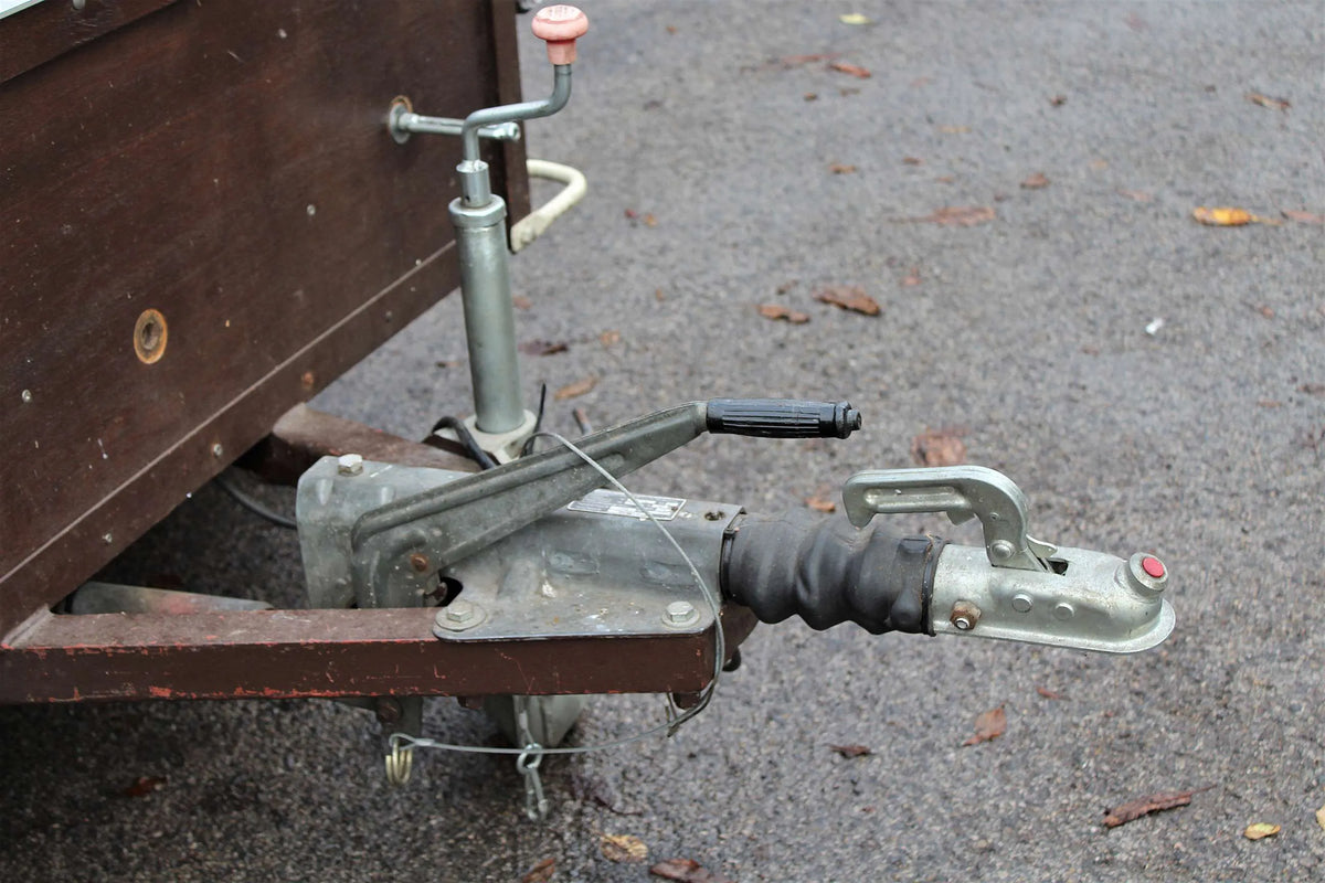 Four wheel road trailer
