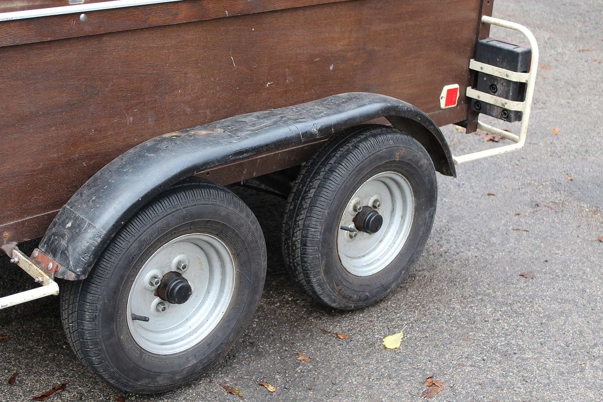 Four wheel road trailer
