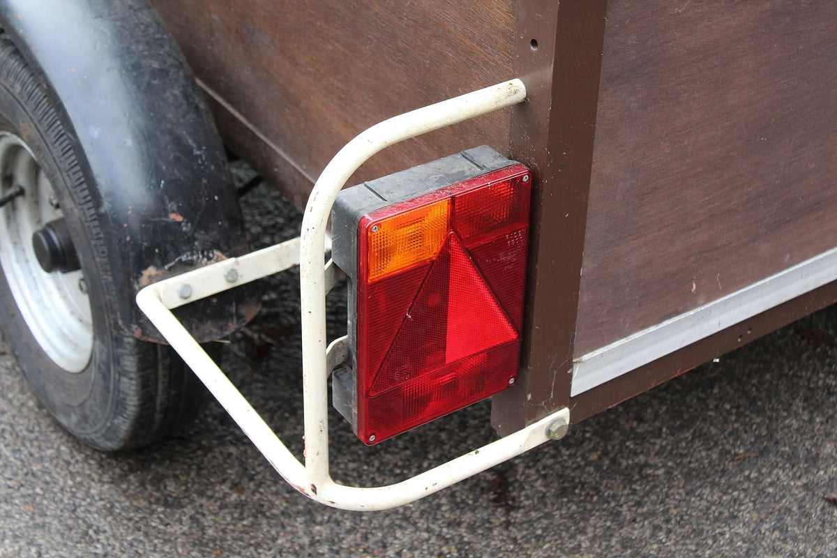 Four wheel road trailer