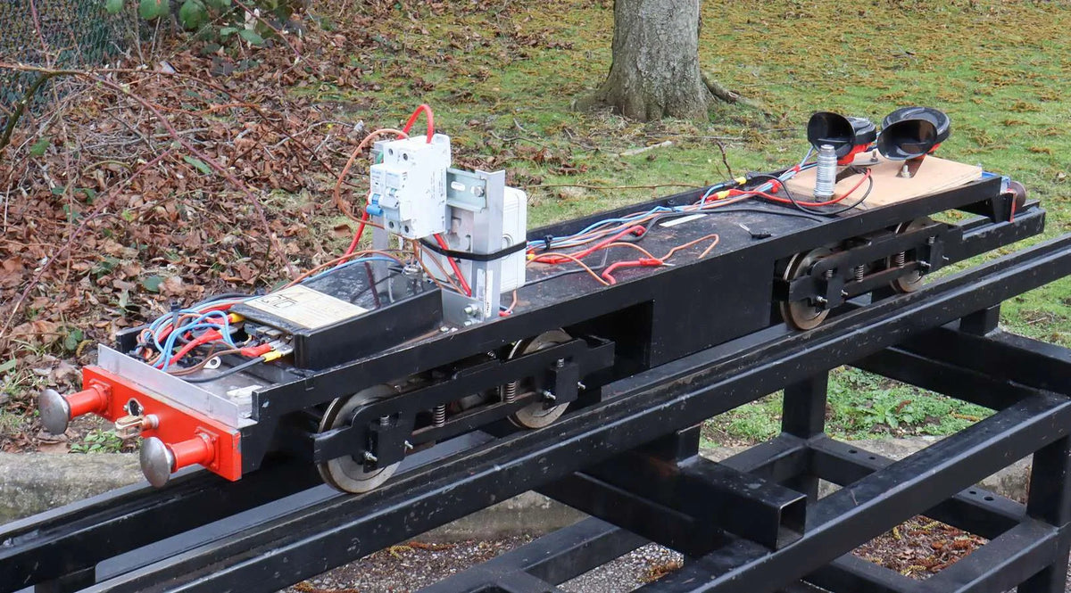 5 inch gauge Class 35 D7017 battery electric