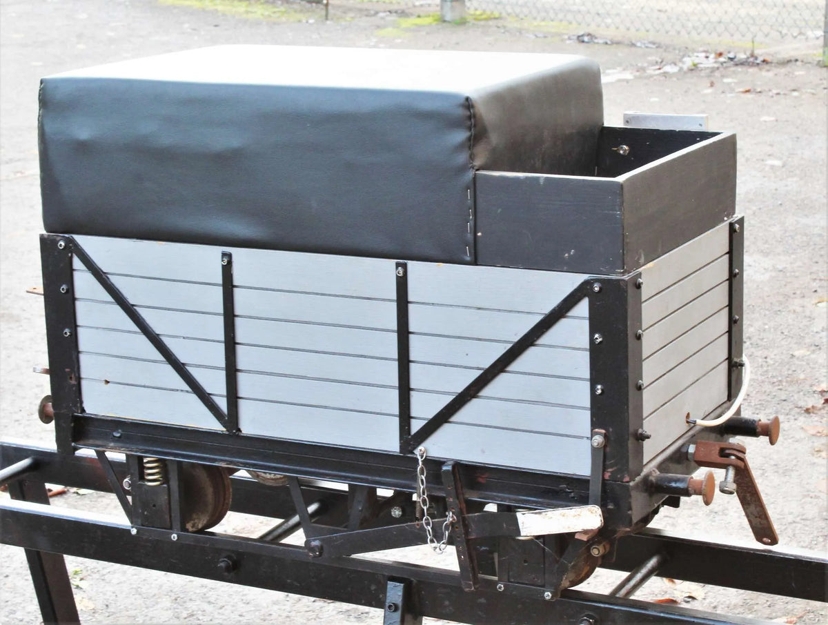 7 1/4 inch braked driving truck with vacuum pump
