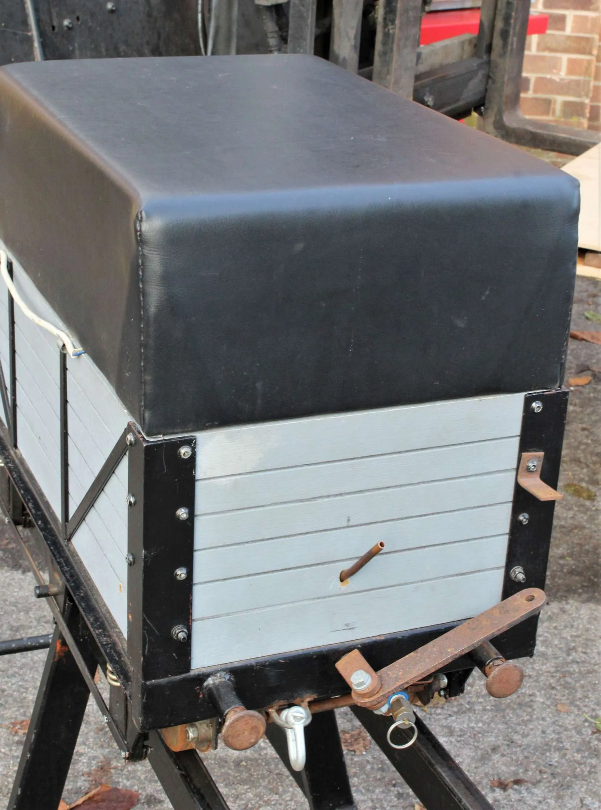 7 1/4 inch braked driving truck with vacuum pump