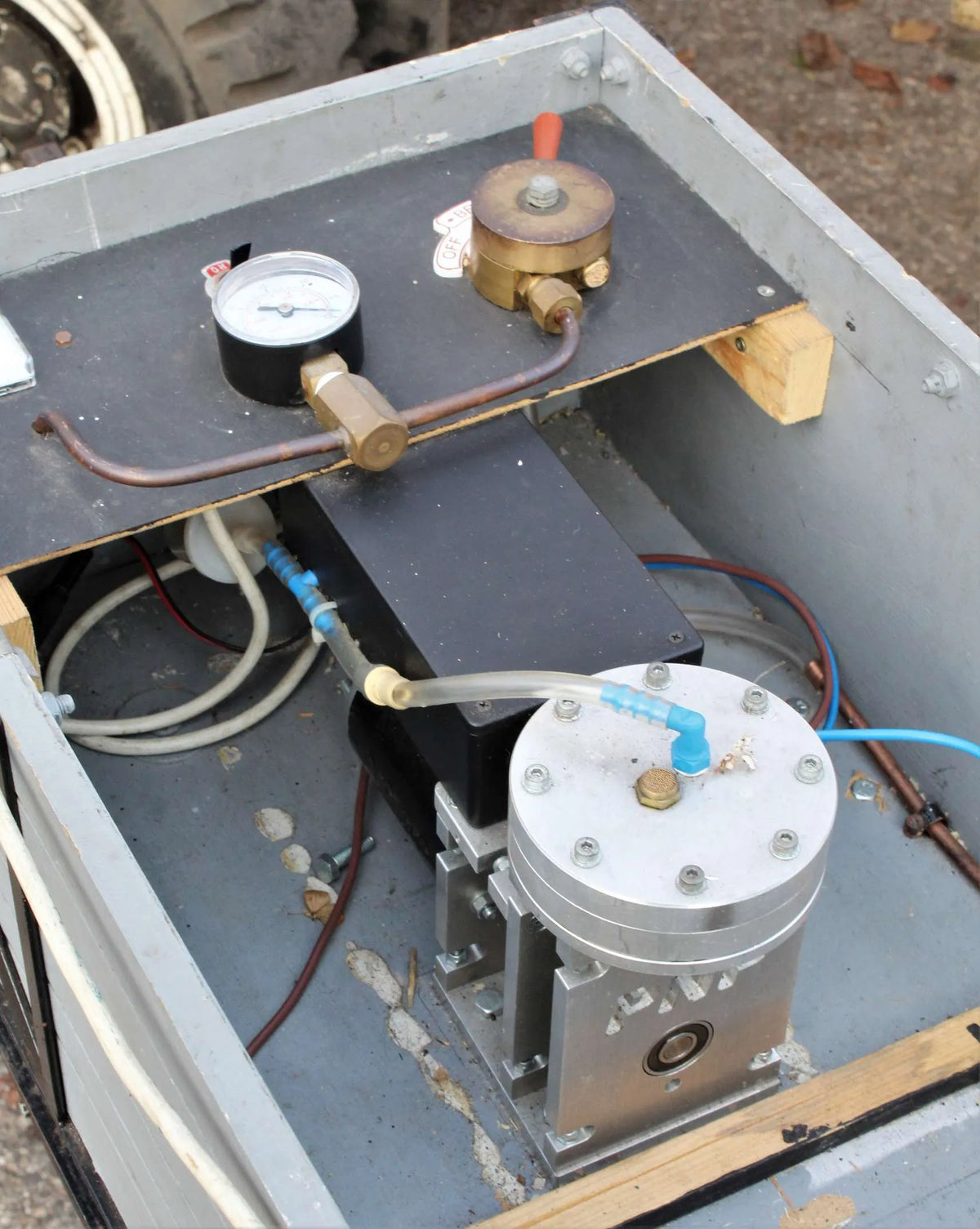 7 1/4 inch braked driving truck with vacuum pump
