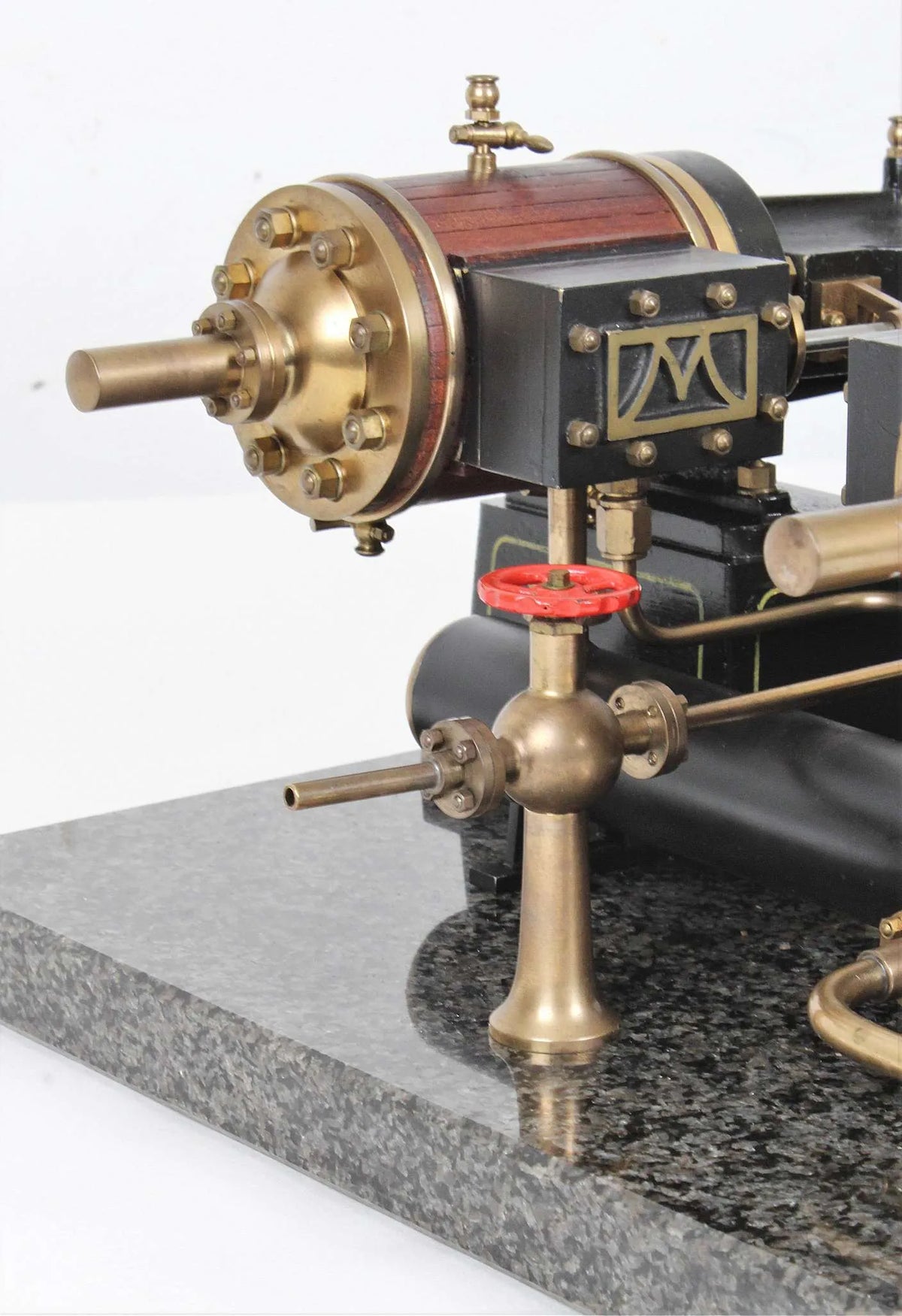 Horizontal twin mill engine