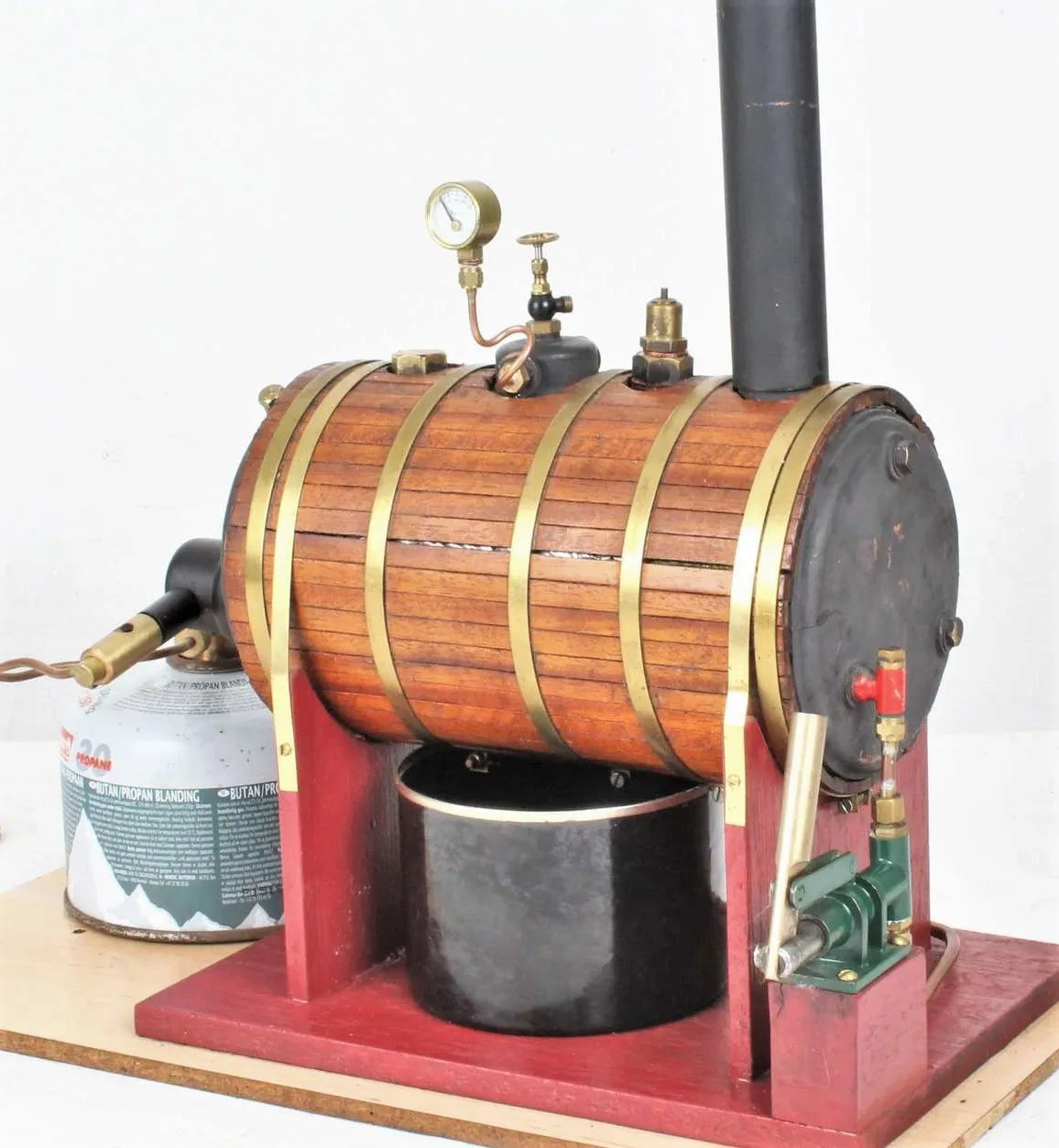 Horizontal centre-flue gas-fired boiler