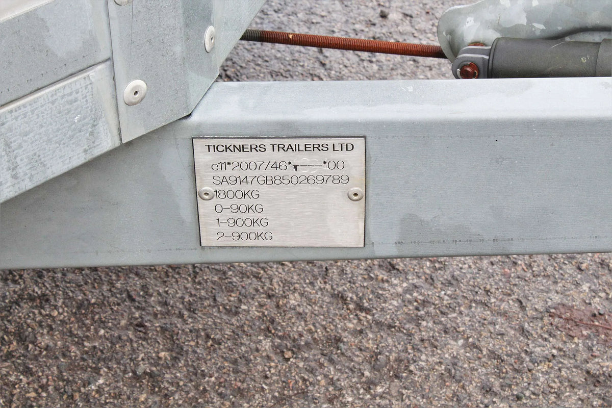 1800kg  twin axle box trailer