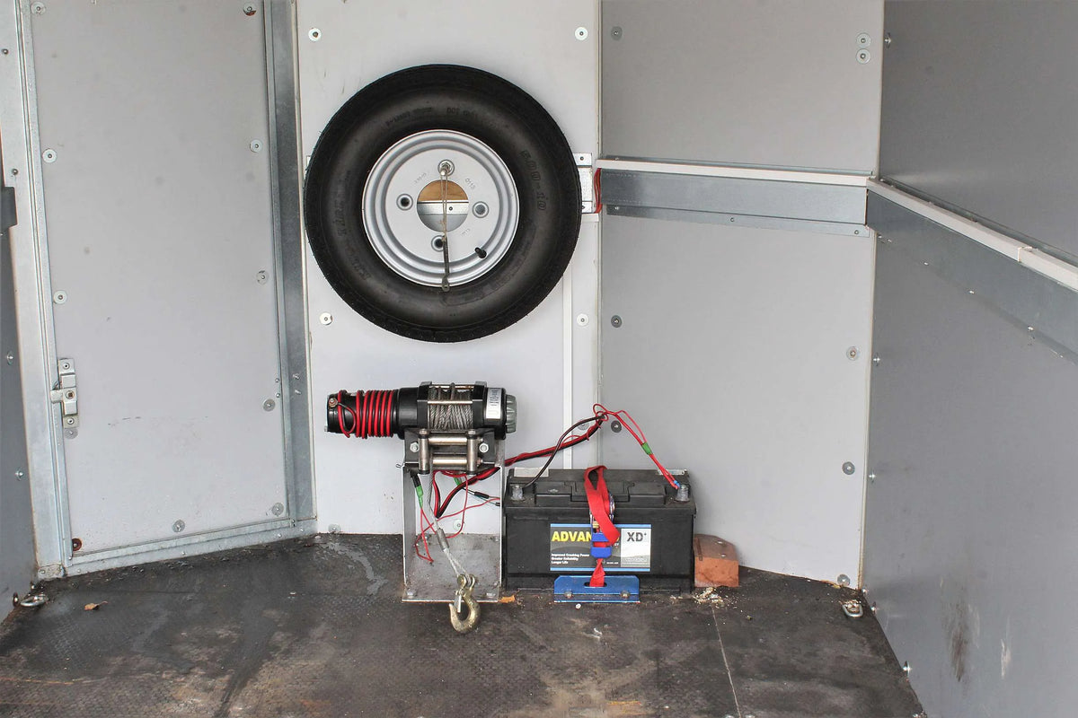 1800kg  twin axle box trailer