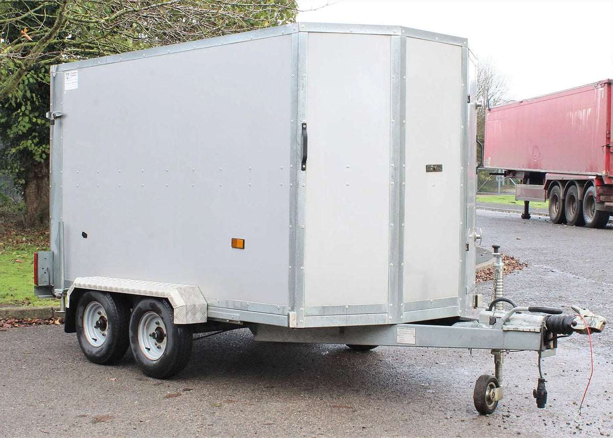 1800kg  twin axle box trailer