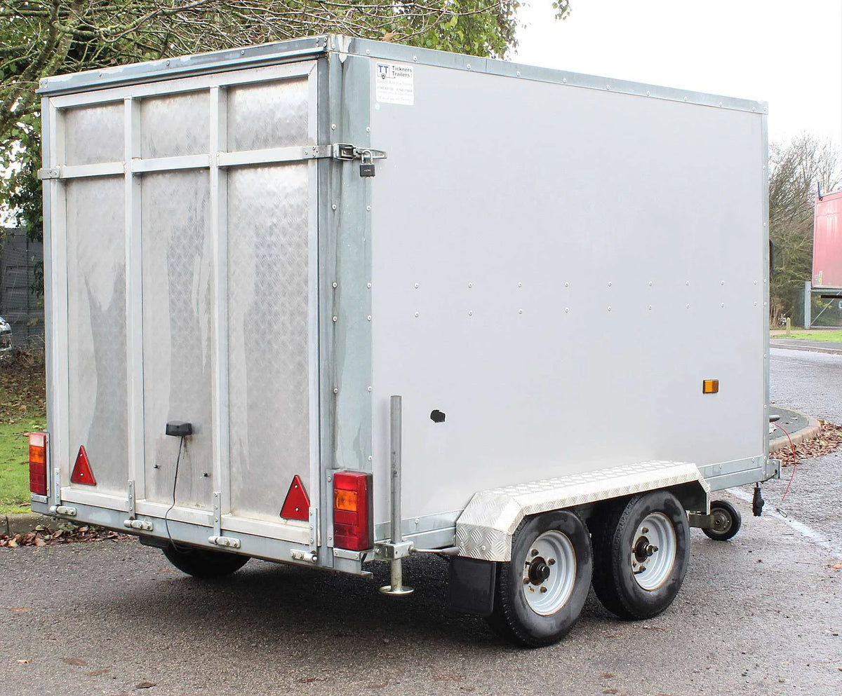 1800kg  twin axle box trailer