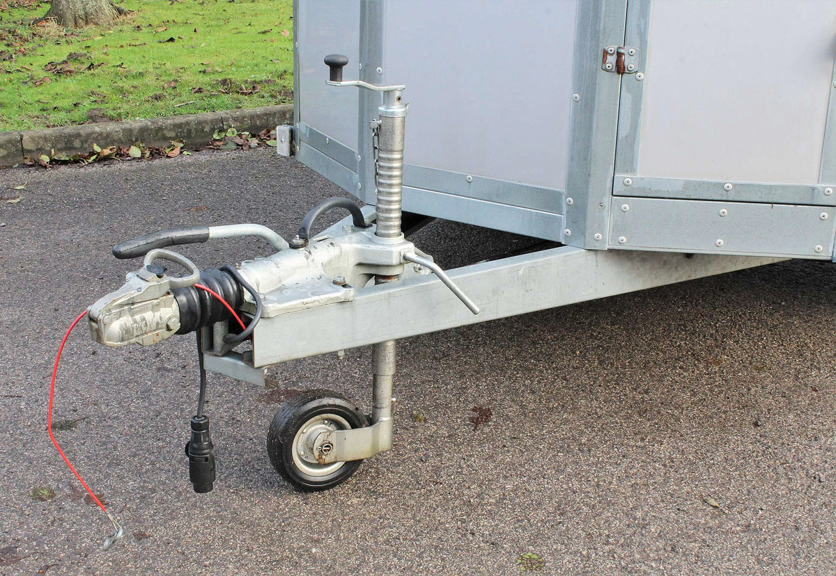1800kg  twin axle box trailer