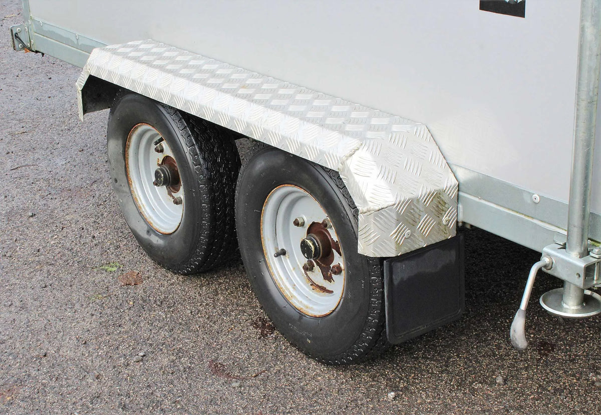 1800kg  twin axle box trailer