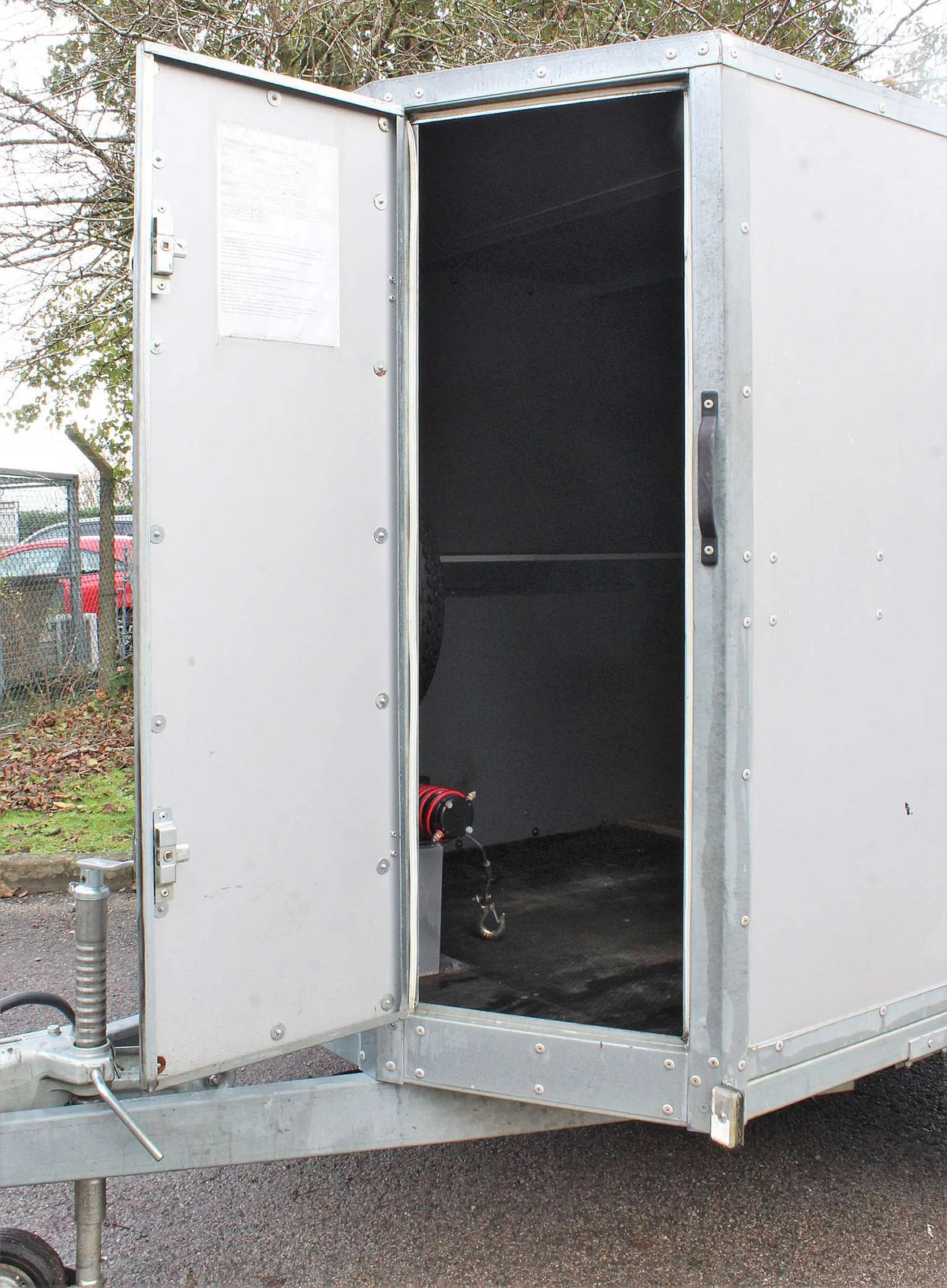1800kg  twin axle box trailer