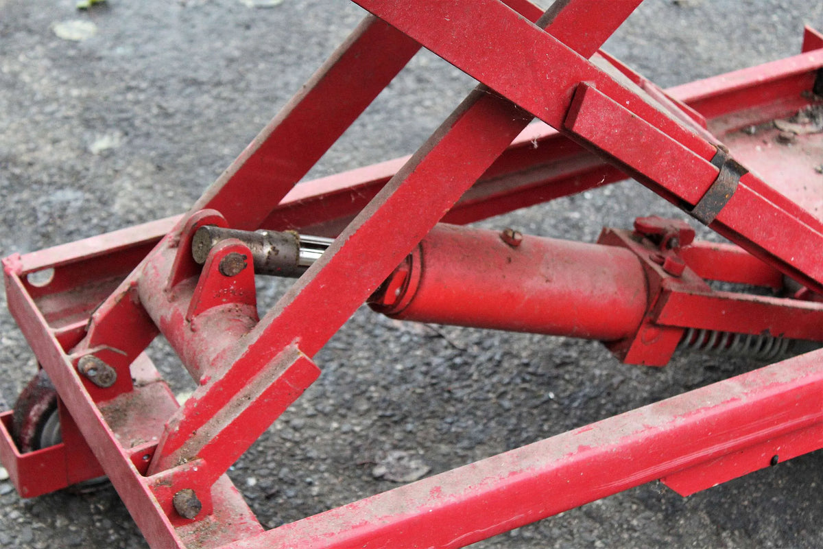 Clarke 300Kg hydraulic lift bench