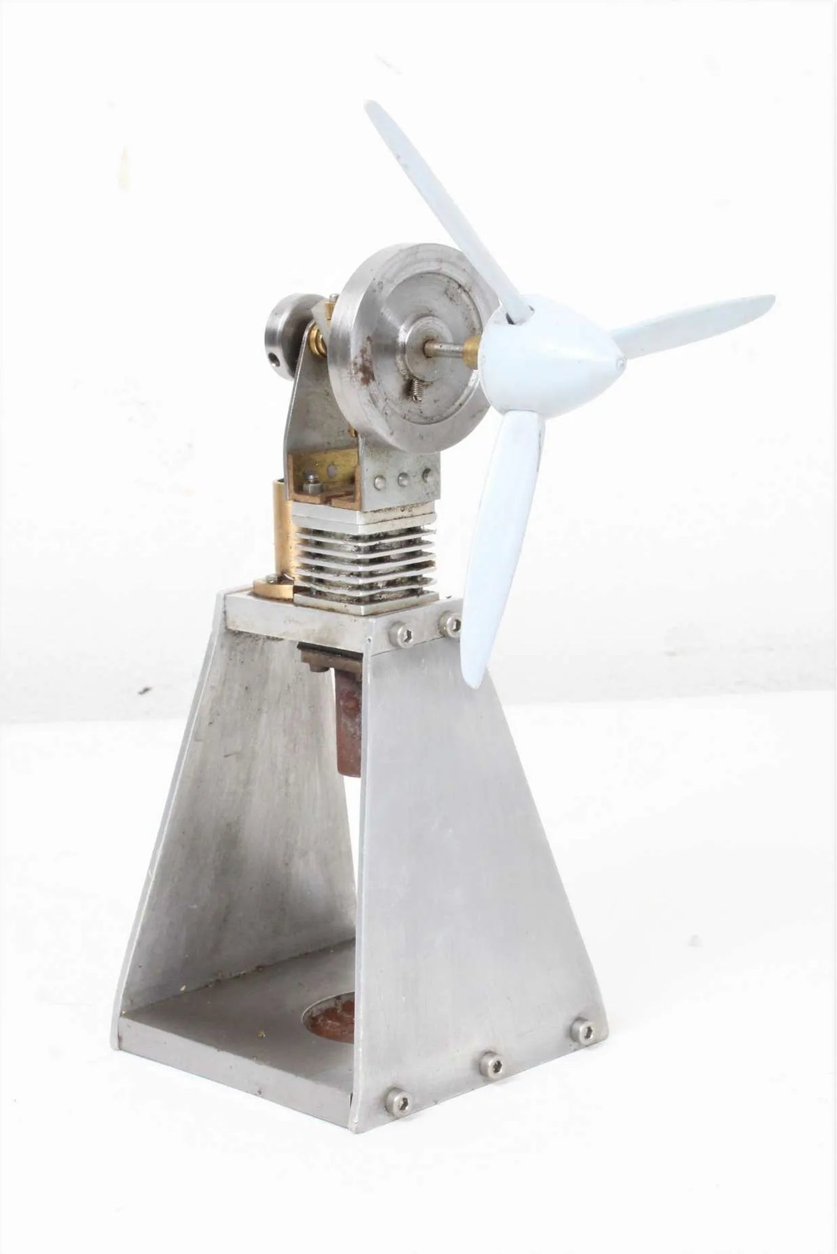 Pair of small hot air engines