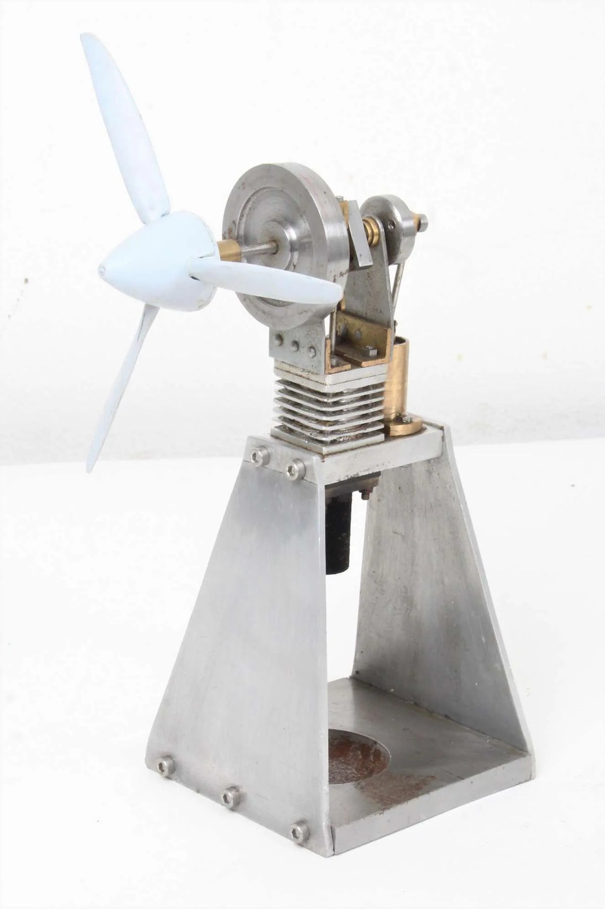 Pair of small hot air engines