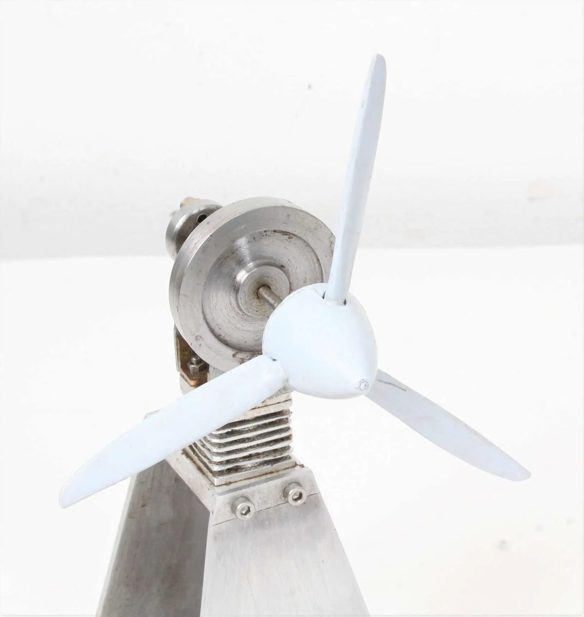 Pair of small hot air engines