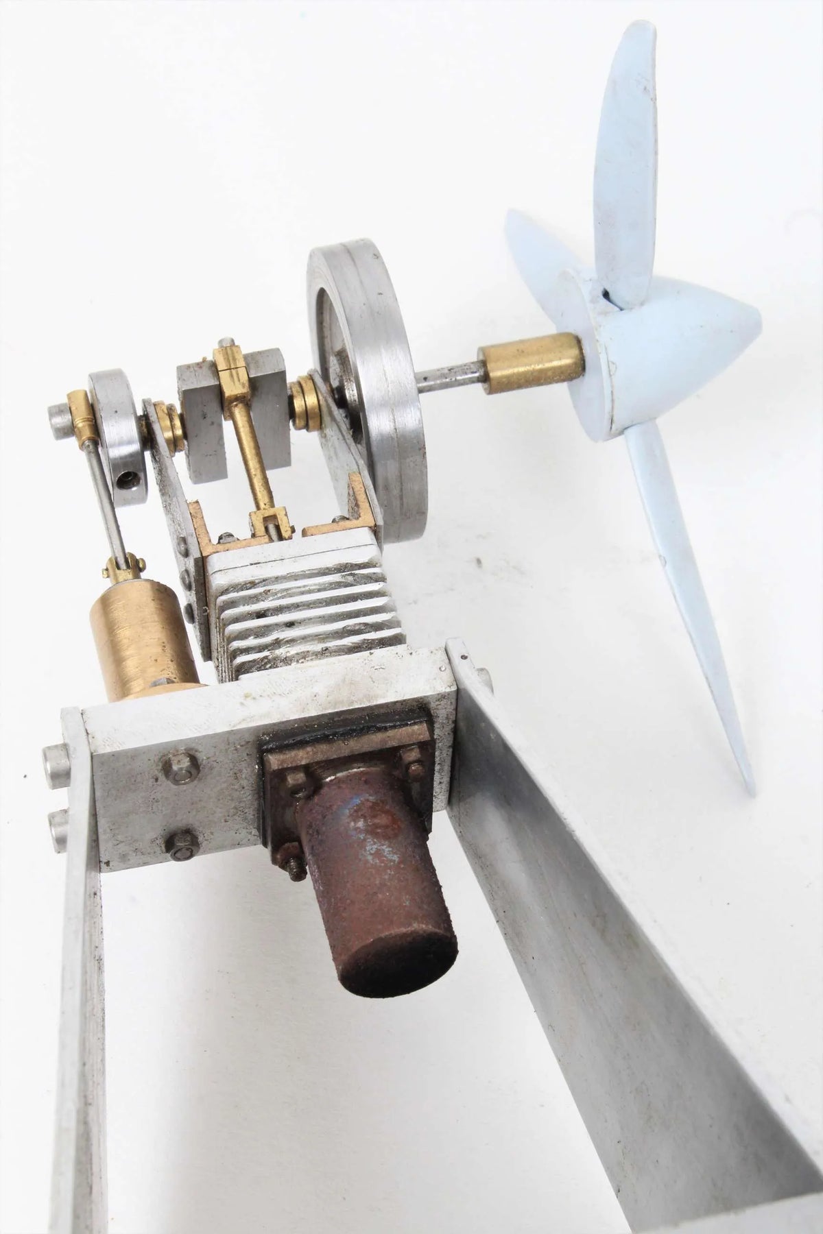 Pair of small hot air engines