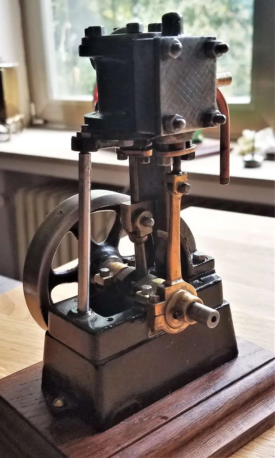 Pre-war Stuart Turner 10V vertical engine