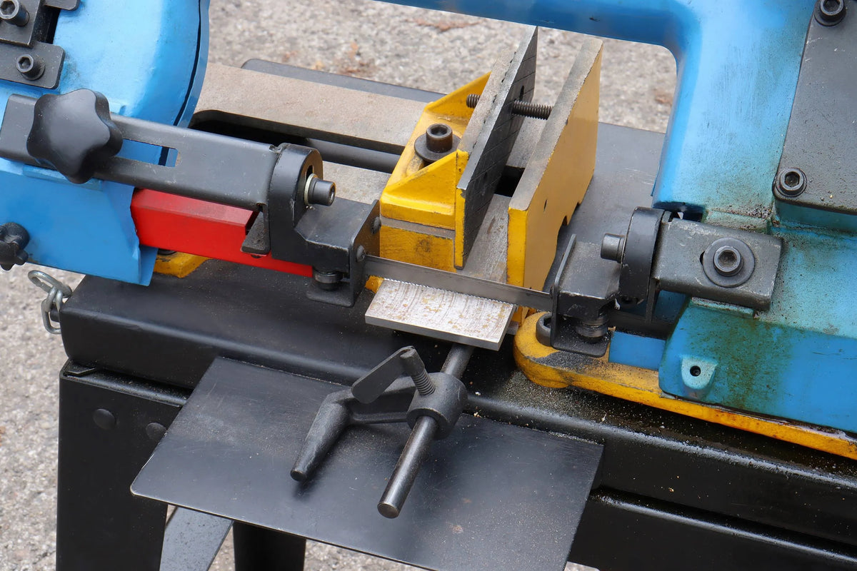 Horizontal bandsaw