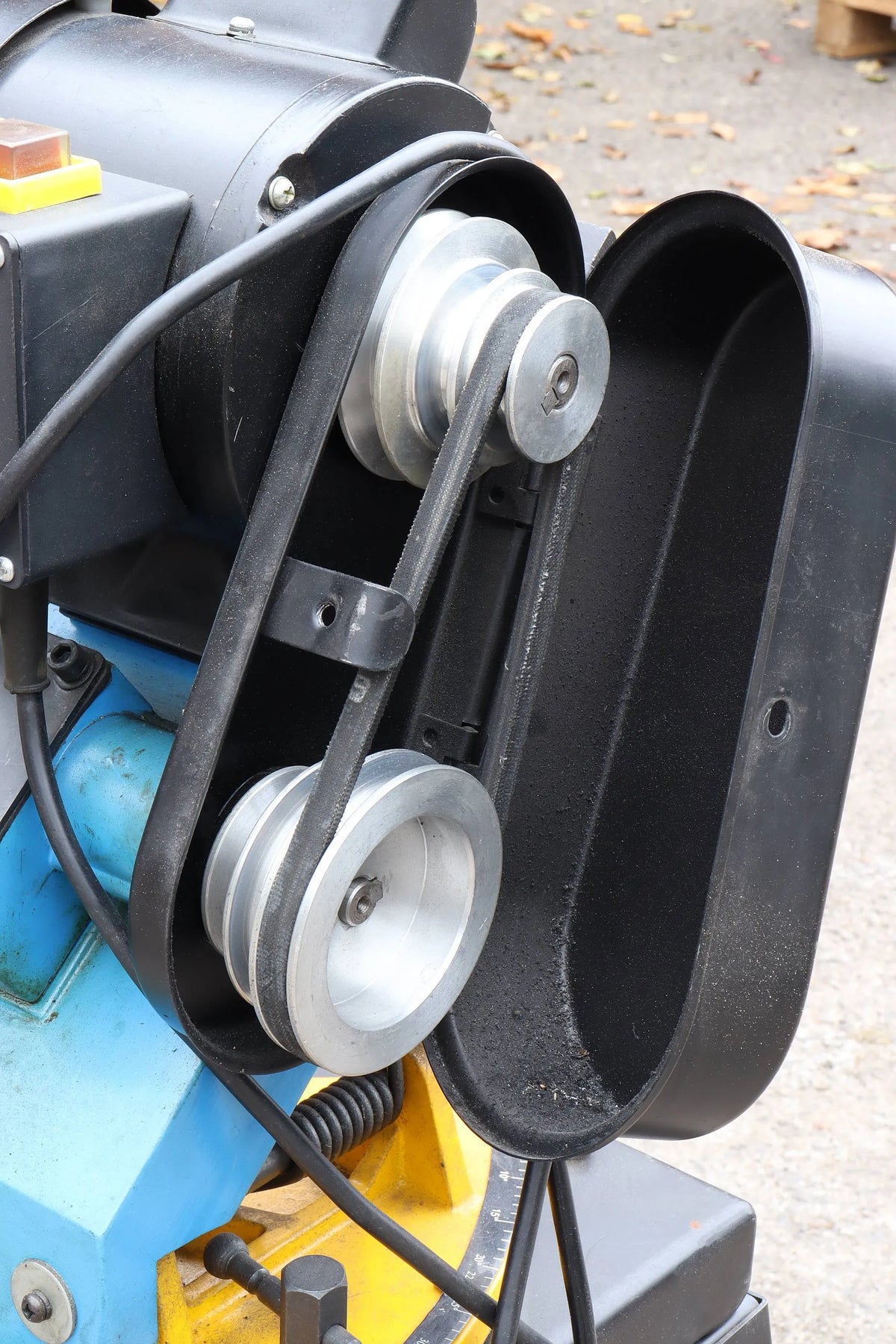 Horizontal bandsaw