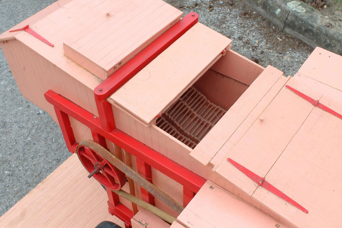 2 inch scale threshing machine