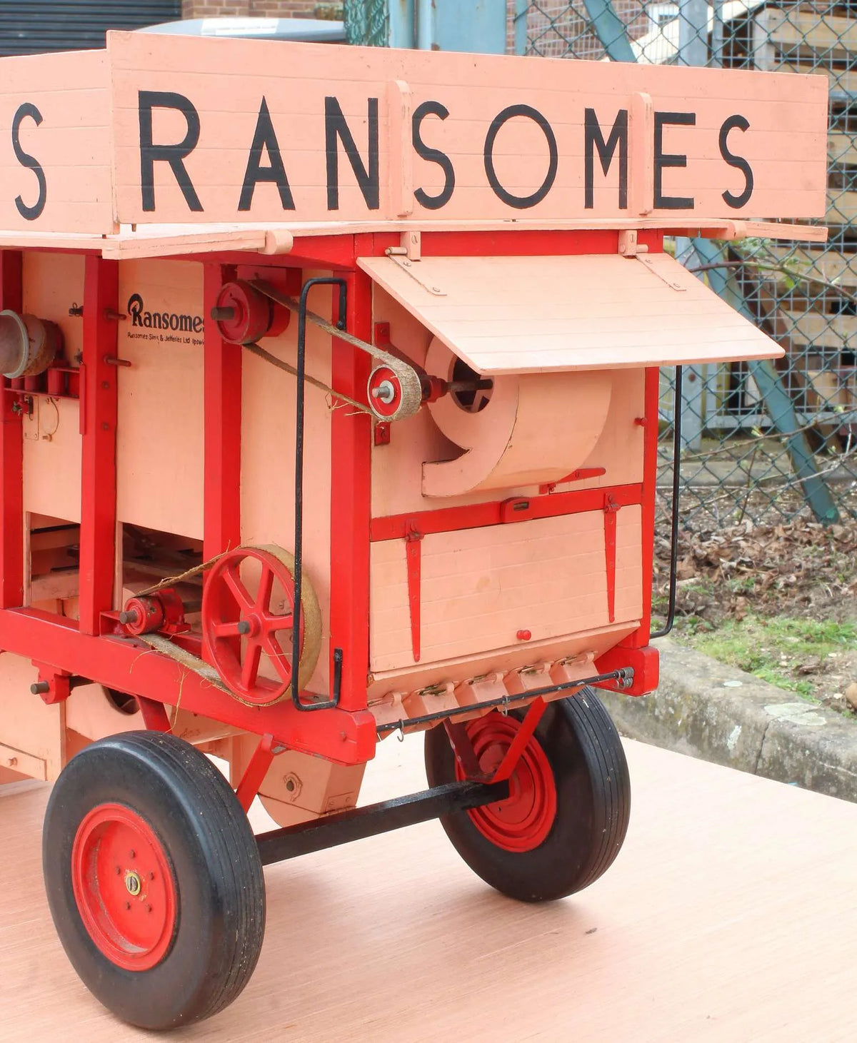 2 inch scale threshing machine
