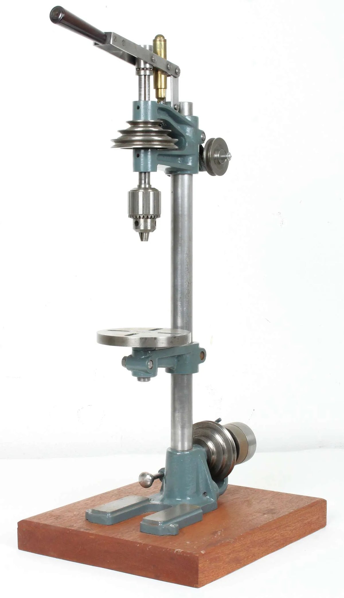Sensitive drilling machine