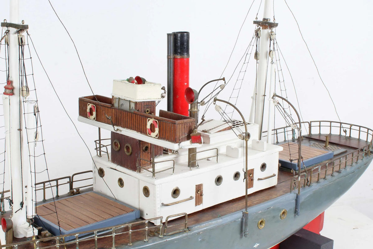 Steam tug with Stuart ST engine