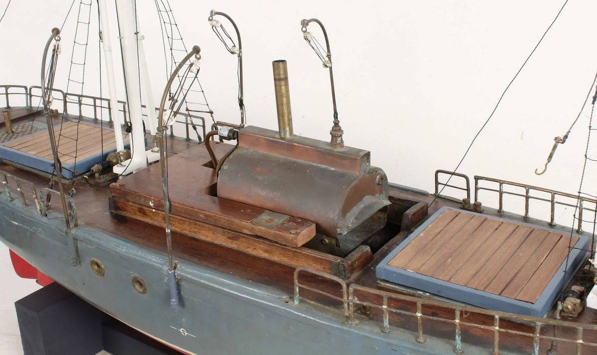 Steam tug with Stuart ST engine
