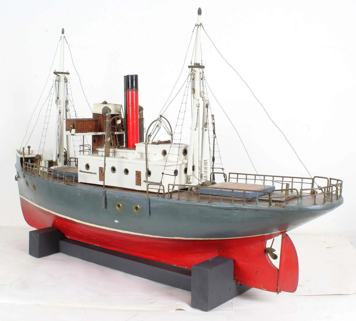 Steam tug with Stuart ST engine