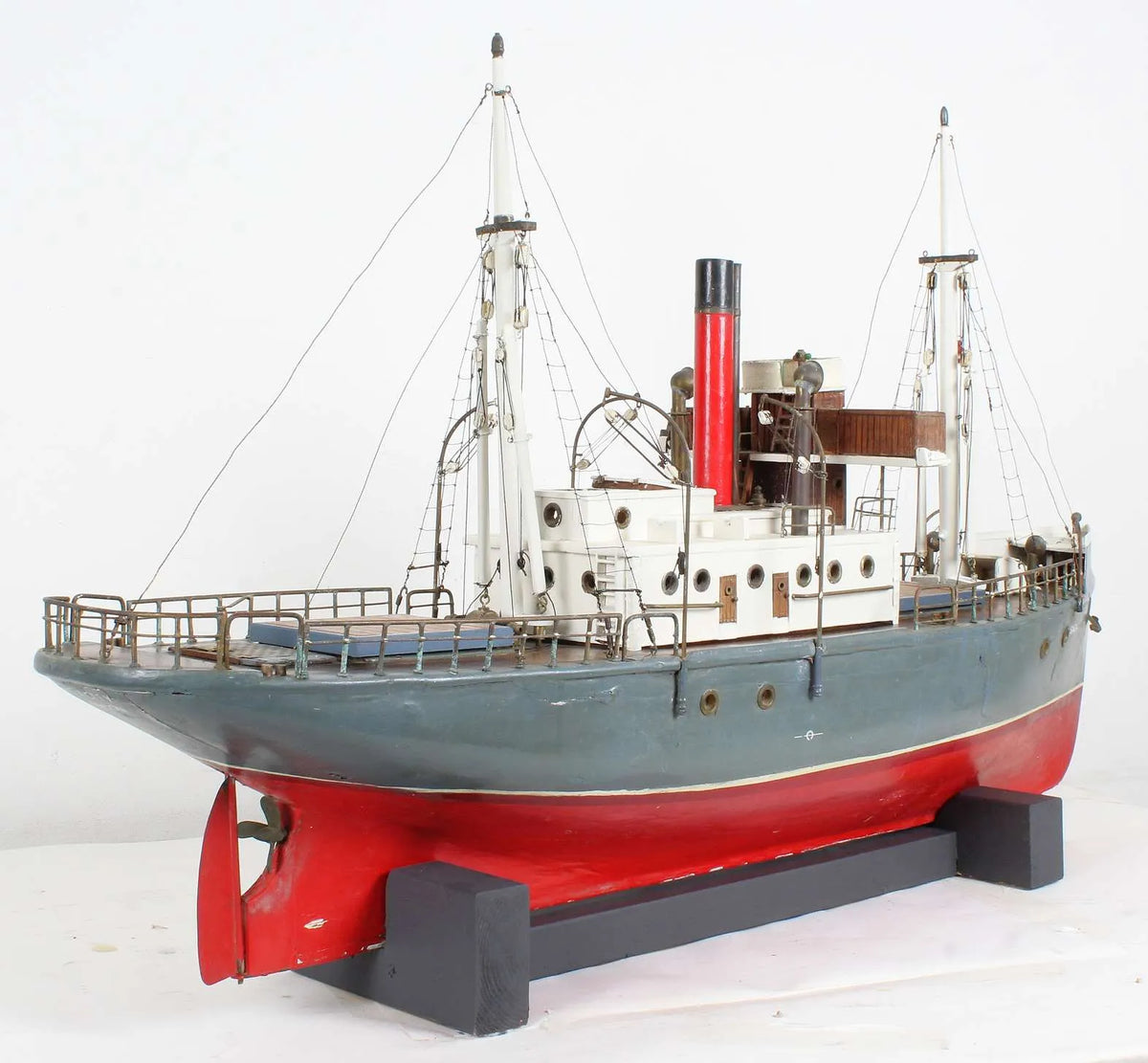 Steam tug with Stuart ST engine