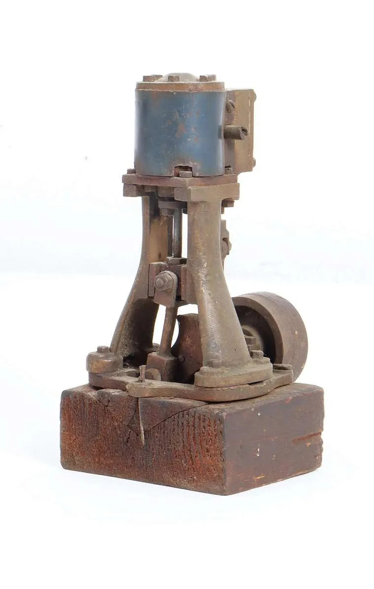 Small vertical engine