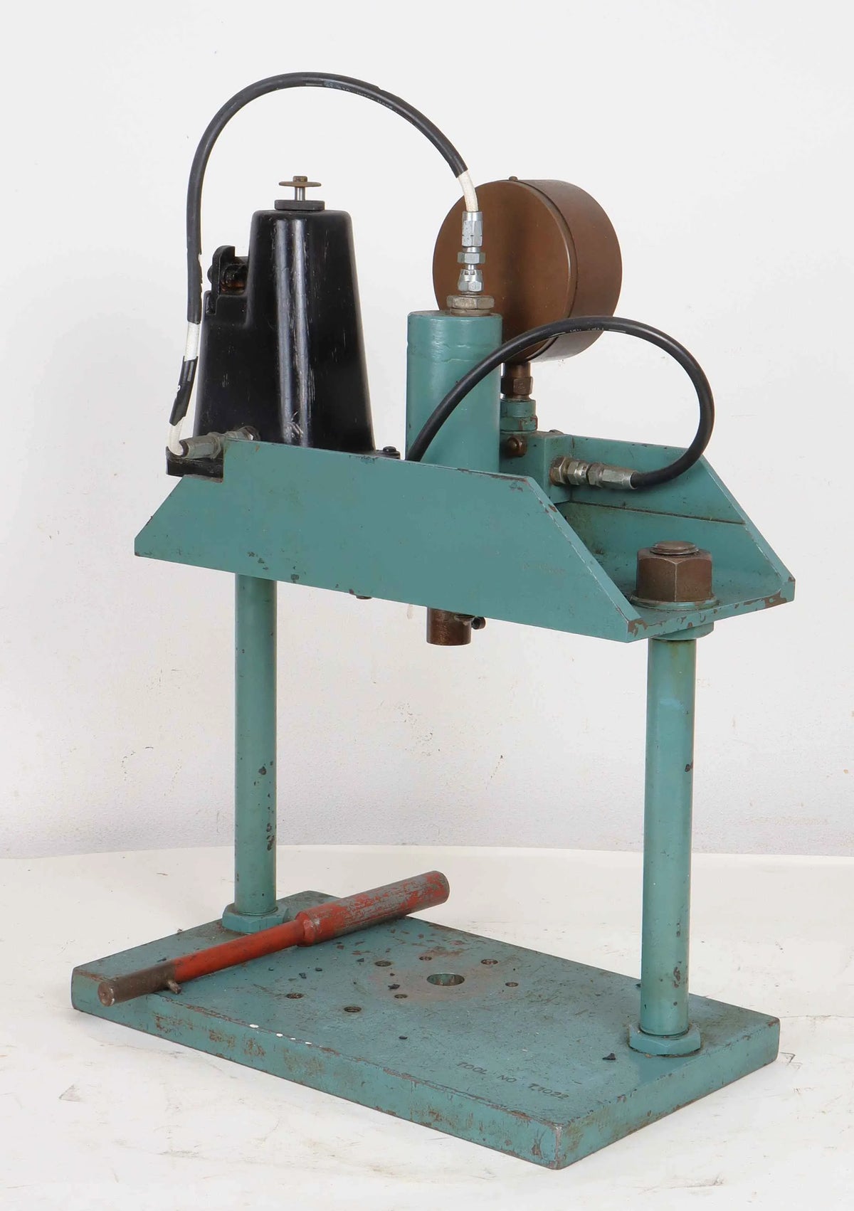 Small hydraulic bench press