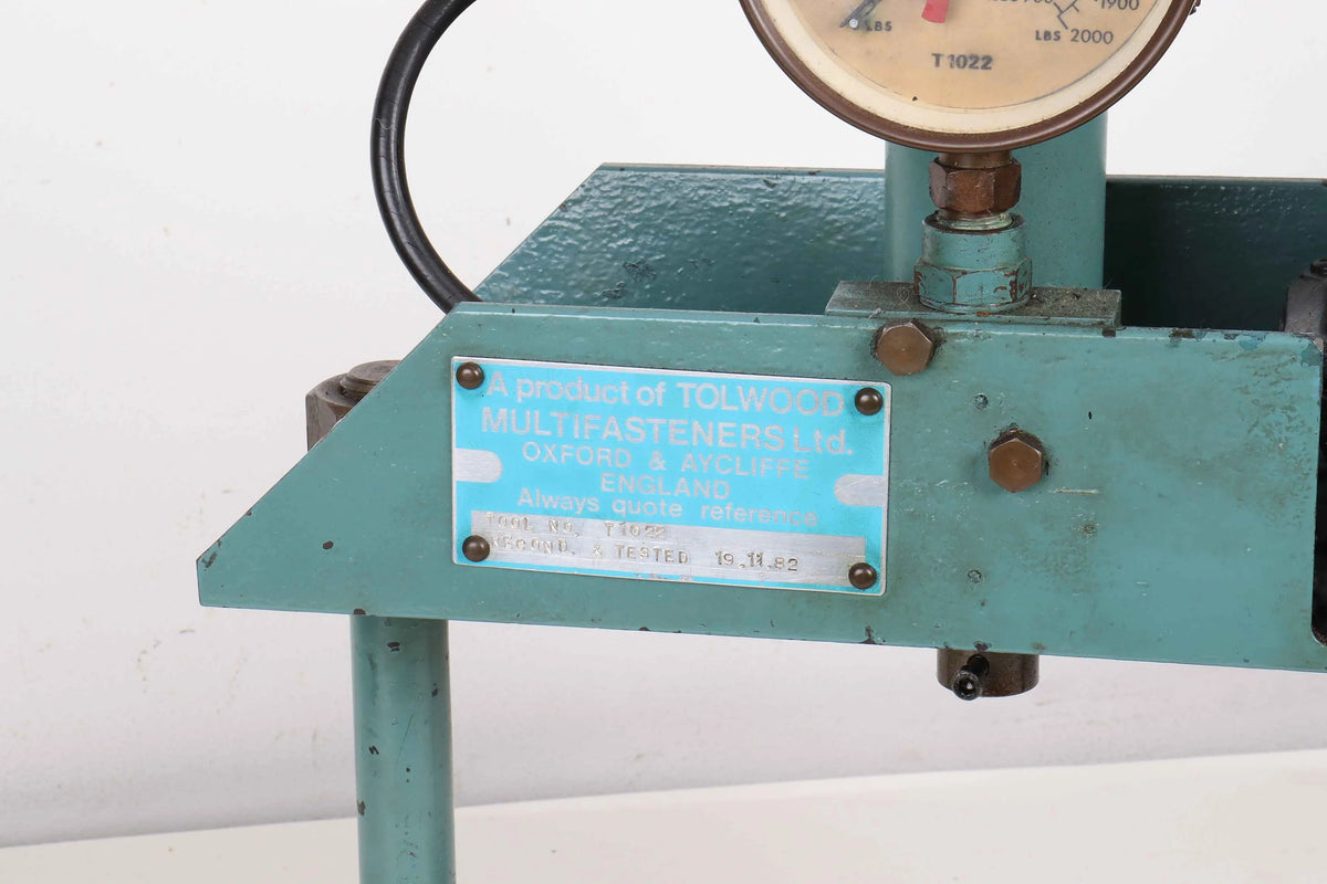 Small hydraulic bench press