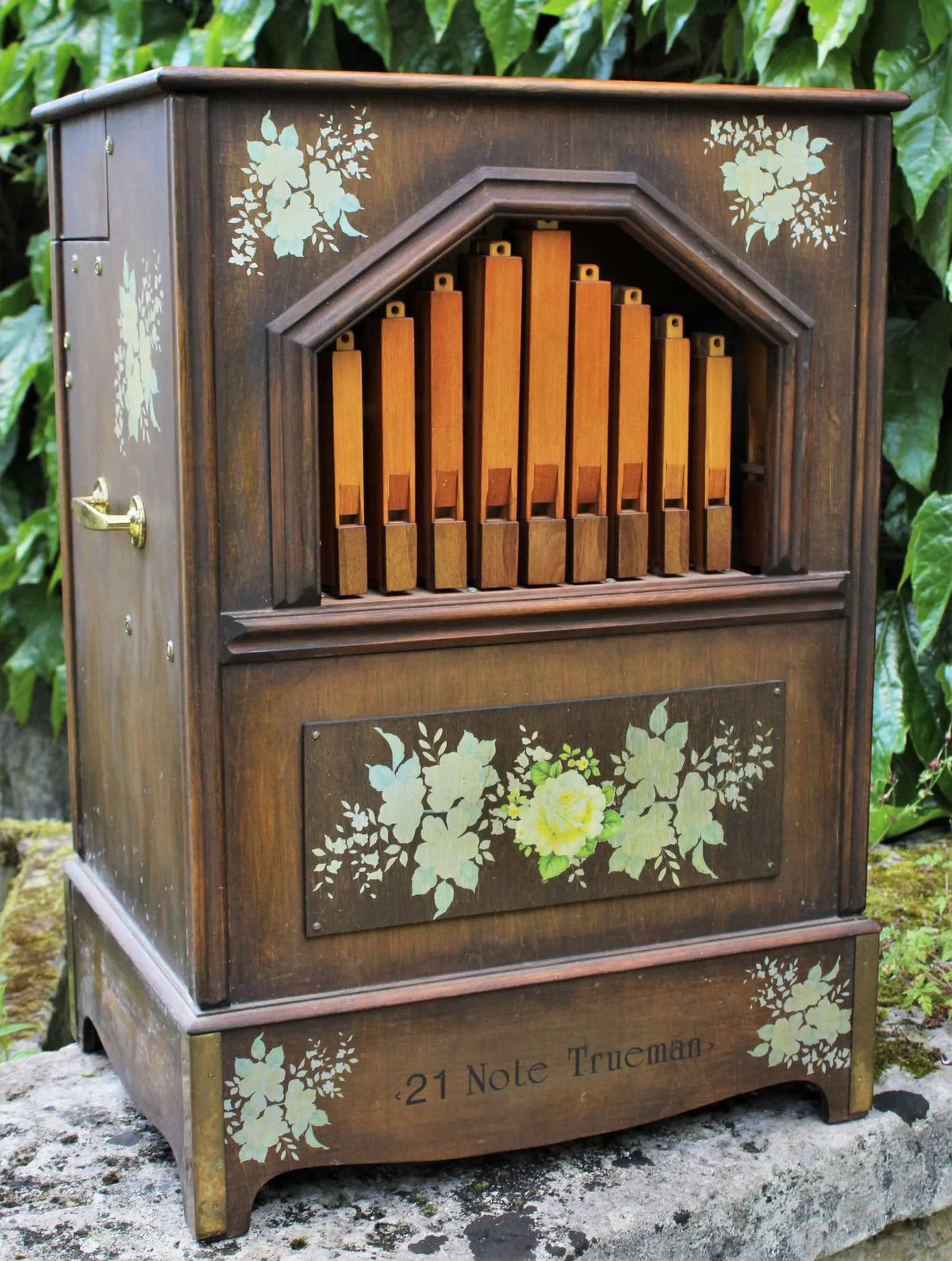Trueman hand-turned pipe organ