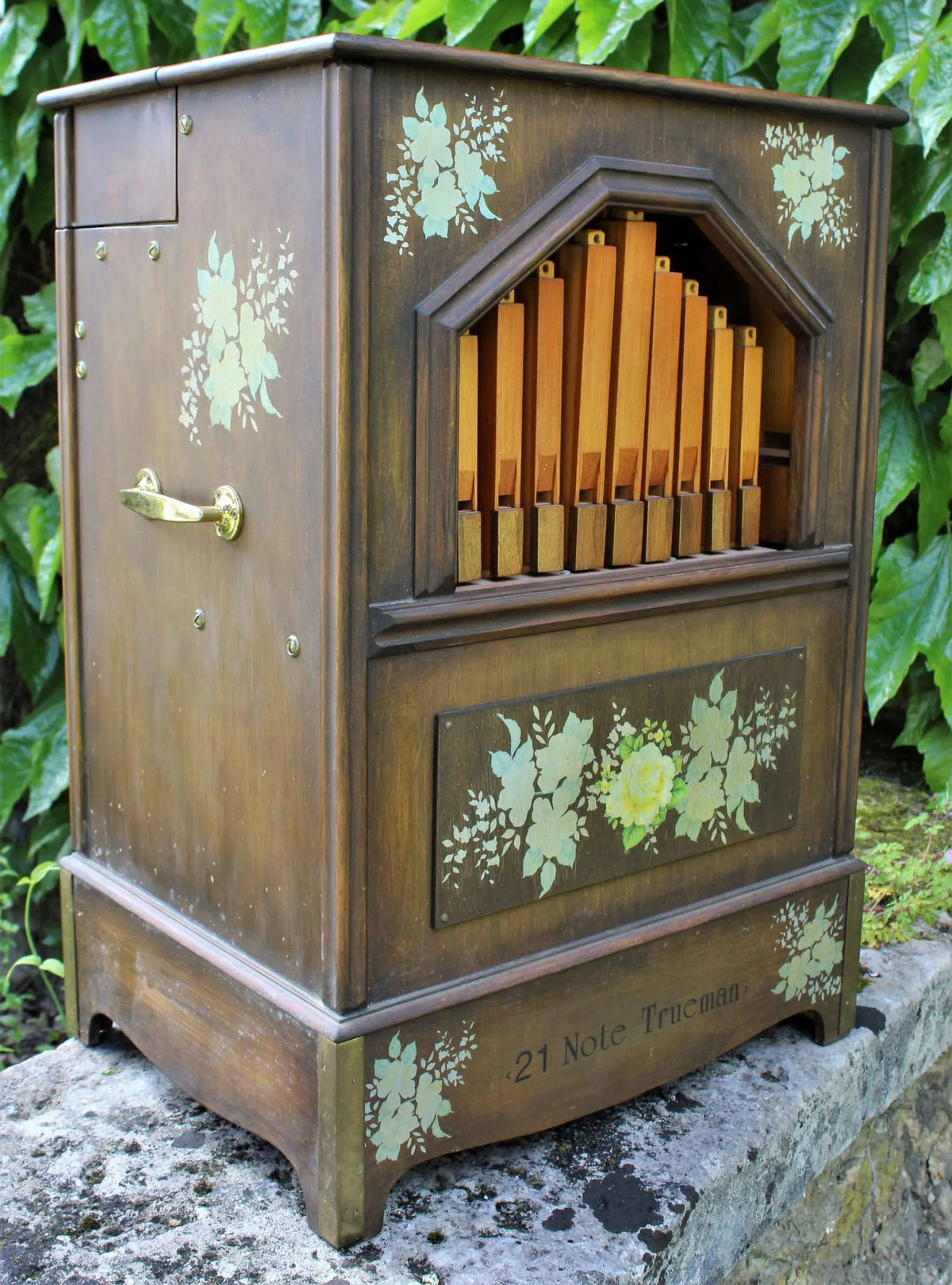 Trueman hand-turned pipe organ