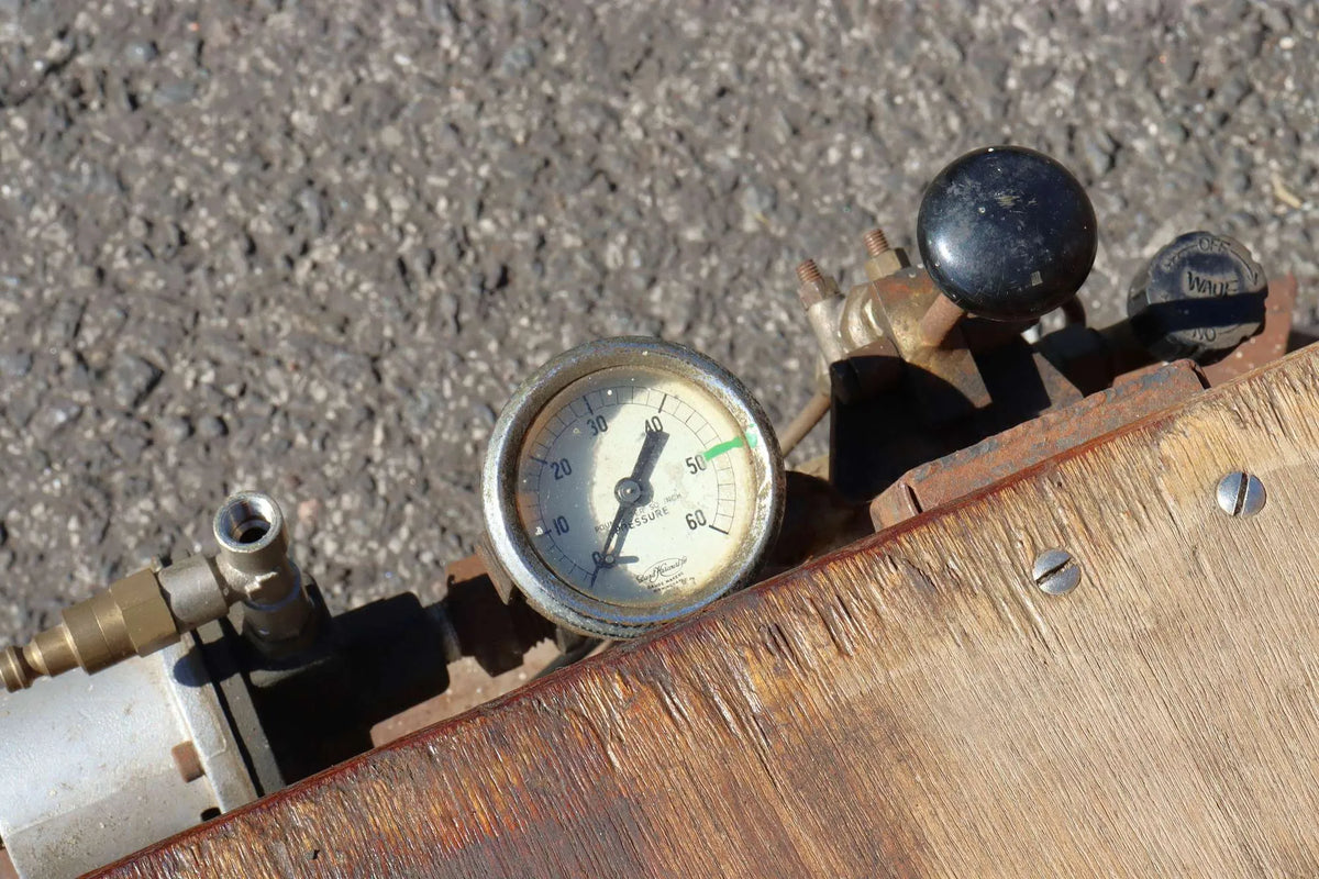 Air-braked 7 1/4 inch gauge driving truck