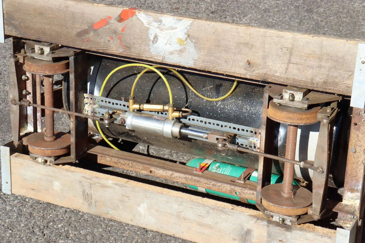 Air-braked 7 1/4 inch gauge driving truck