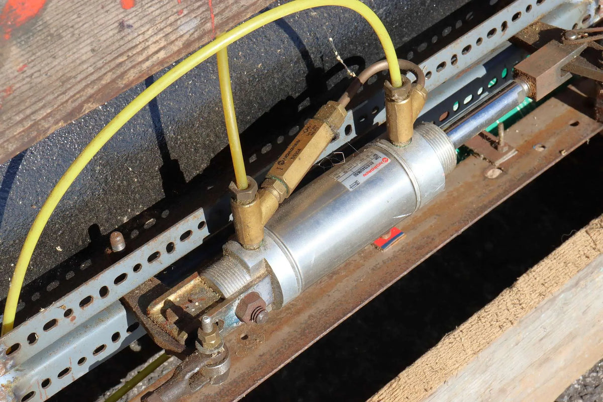 Air-braked 7 1/4 inch gauge driving truck