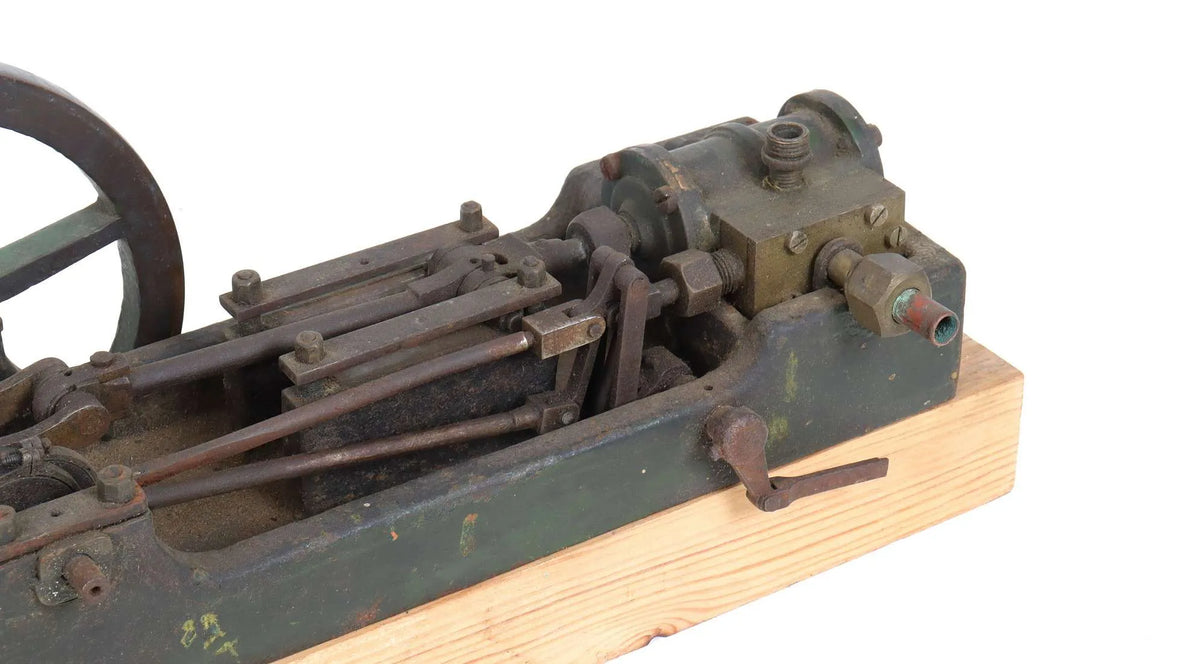 Vintage horizontal mill engine with reversing gear