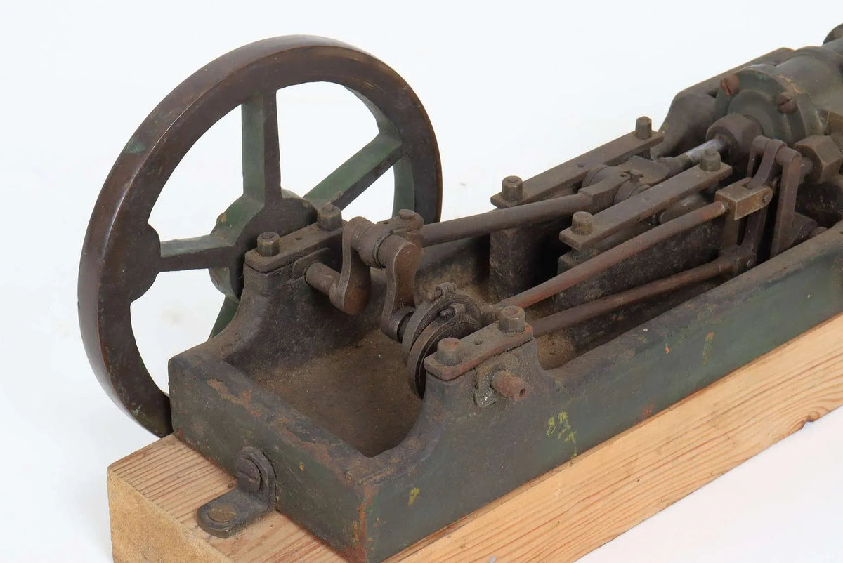 Vintage horizontal mill engine with reversing gear